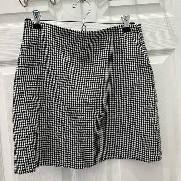 SHEIN Dresses & Skirts - SHEIN Black & White Houndstooth A-Line Skirt